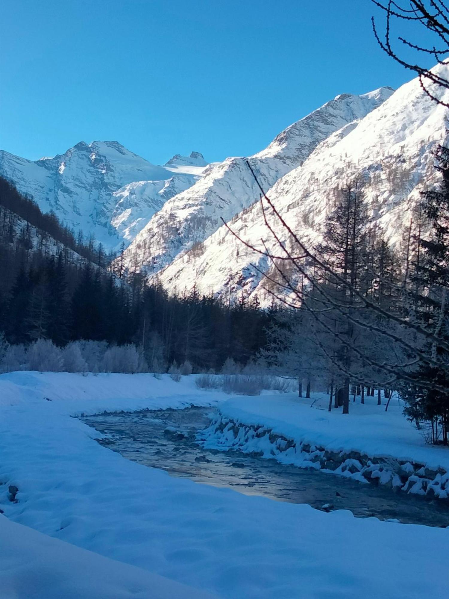 Appartamento Signorile Con Giardino Aosta Exteriér fotografie